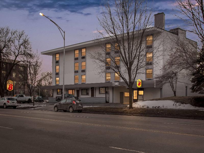 Super 8 by Wyndham Chicago IL image