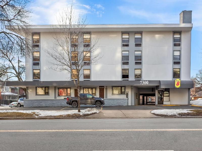 Super 8 by Wyndham Chicago IL image