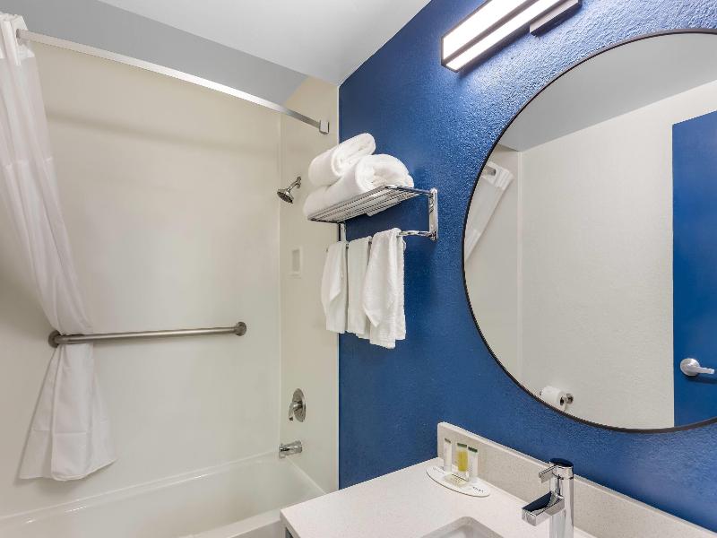 Super 8 by Wyndham Chicago IL image