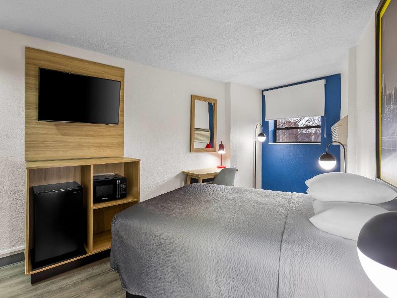 Super 8 by Wyndham Chicago IL image