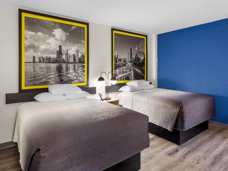 Super 8 by Wyndham Chicago IL image
