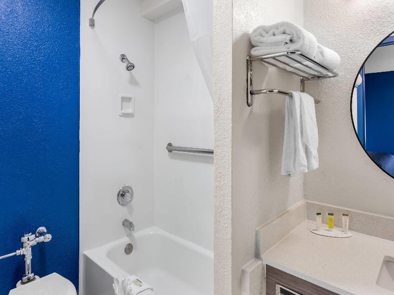 Super 8 by Wyndham Chicago IL image