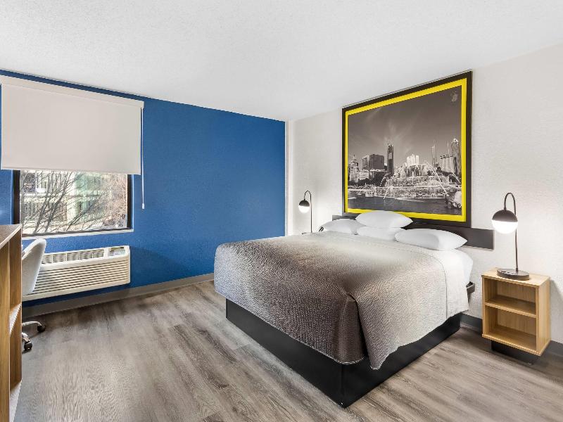 Super 8 by Wyndham Chicago IL image