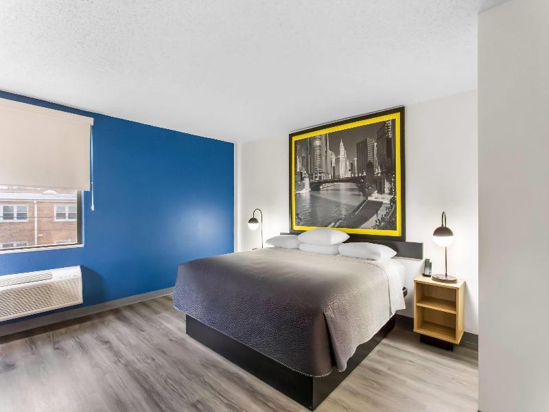 Super 8 by Wyndham Chicago IL image