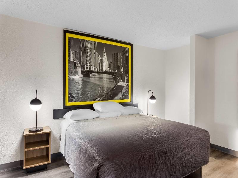 Super 8 by Wyndham Chicago IL image
