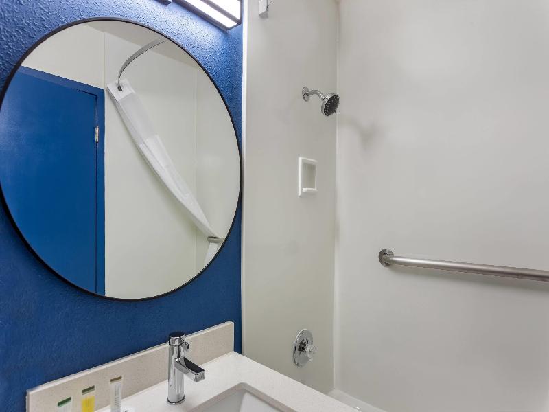 Super 8 by Wyndham Chicago IL image
