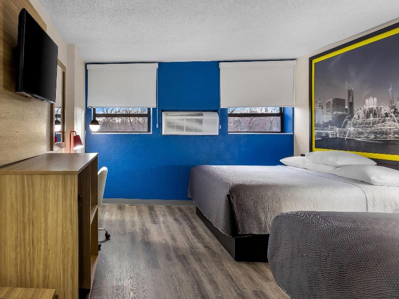 Super 8 by Wyndham Chicago IL image