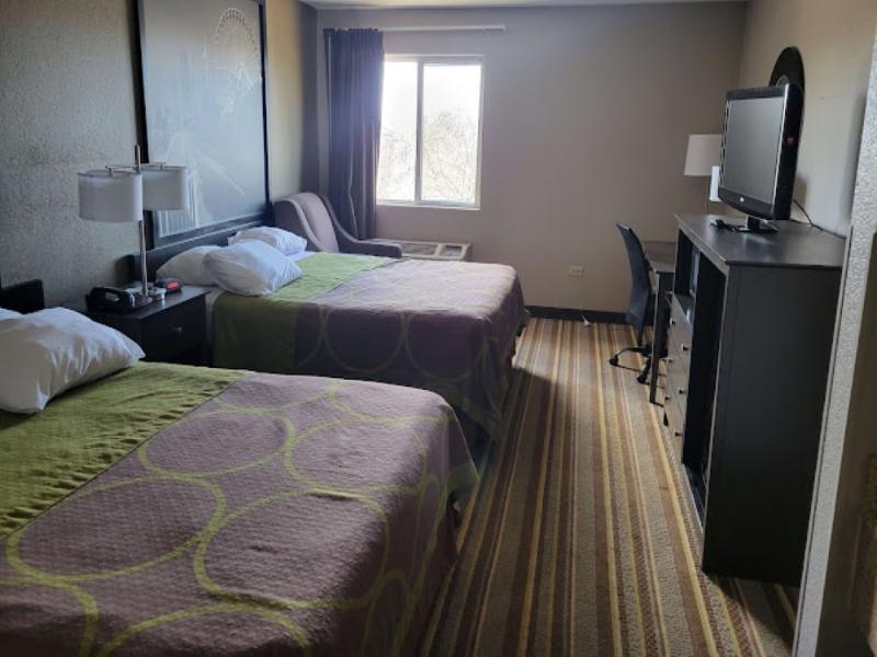 Super 8 By Wyndham Aurora/Naperville Area image