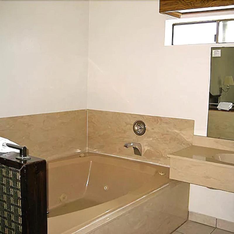 Jamestown Railtown Motel image