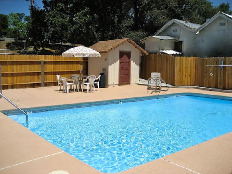 Jamestown Railtown Motel image