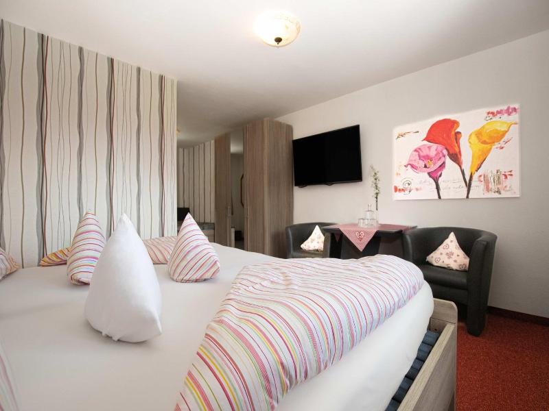Amadeus Hotel & Cafe image