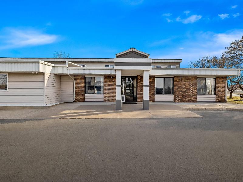 Days Inn by Wyndham Fond du Lac — exterior view