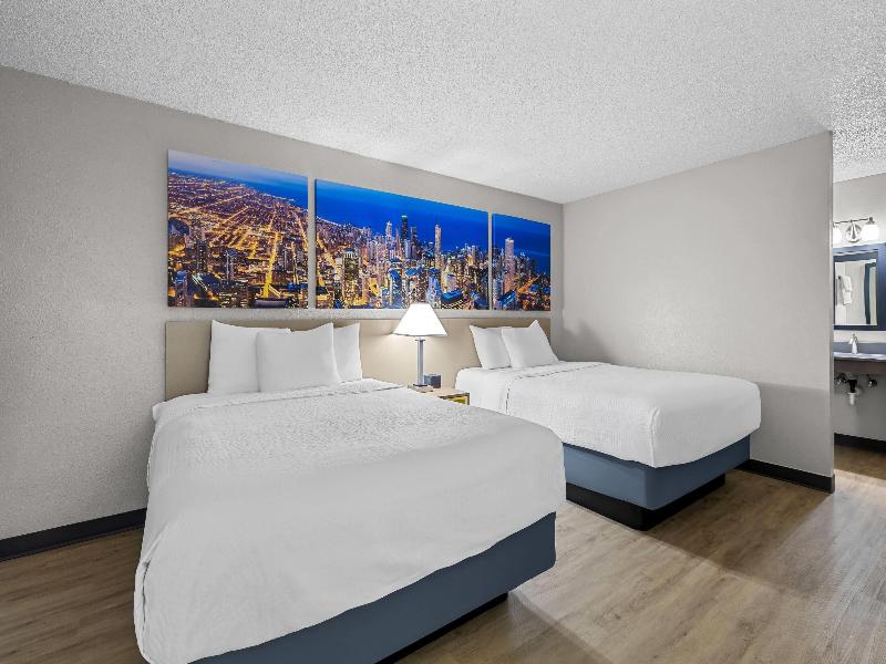 DOUBLE TWO QUEEN BEDS NON SMOKING — photo 4
