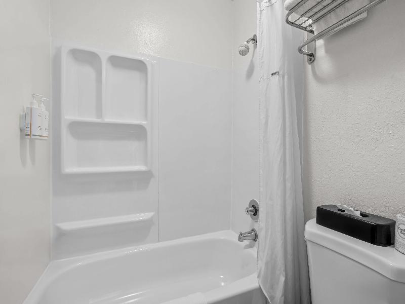 Days Inn by Wyndham Fond du Lac — photo 47