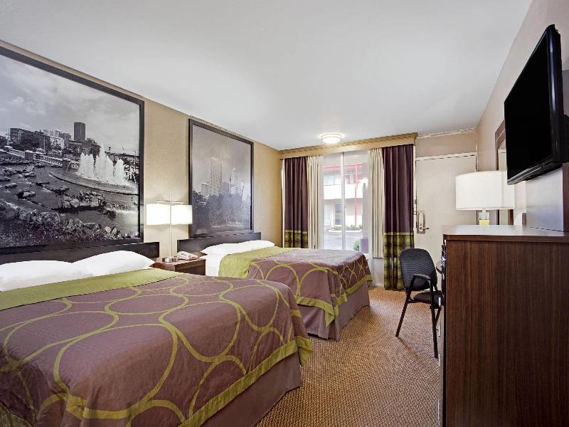 Super 8 by Wyndham Oklahoma/Frontier City image