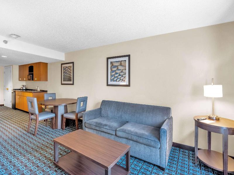 Wingate by Wyndham Chicago Schaumburg image