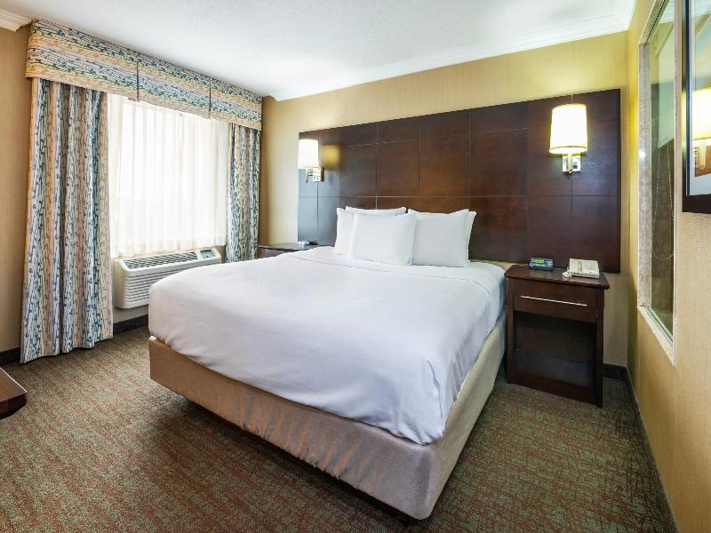 Comfort Inn & Conference Centre Toronto Airport image