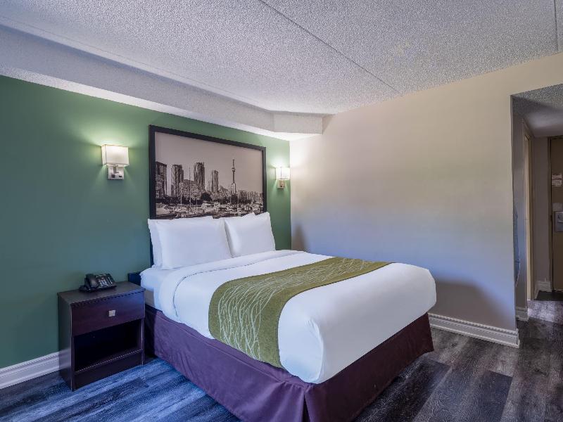 Super 8 by Wyndham Toronto East — photo 34