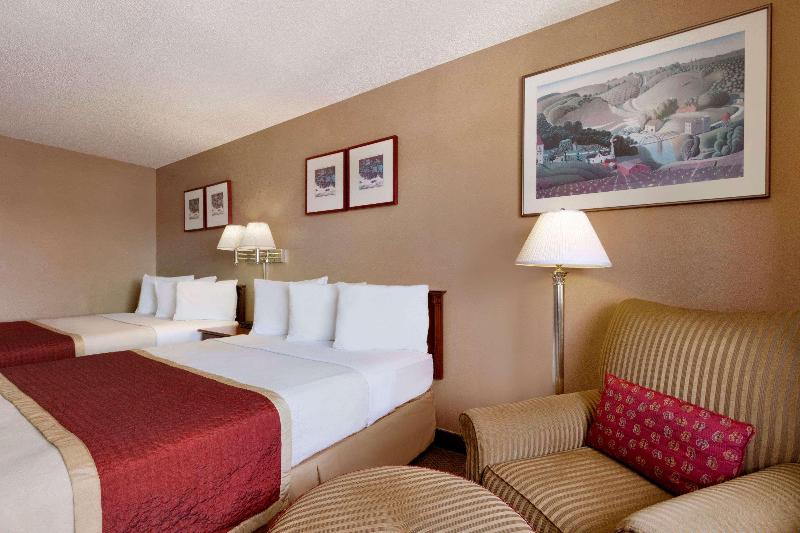 Travelodge by Wyndham Port of Tacoma WA