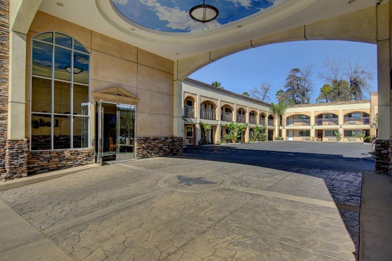 Thunderbird Lodge Riverside