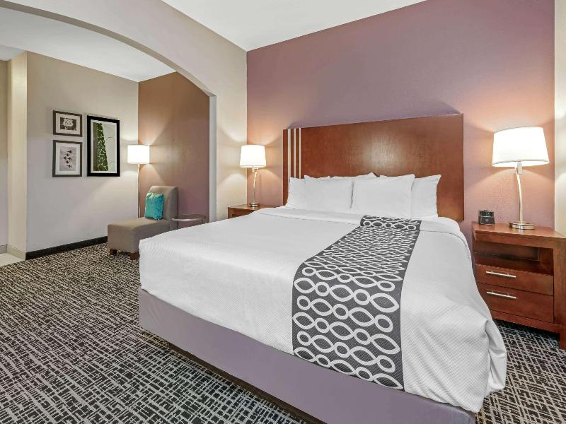 La Quinta Inn & Suites Yukon image