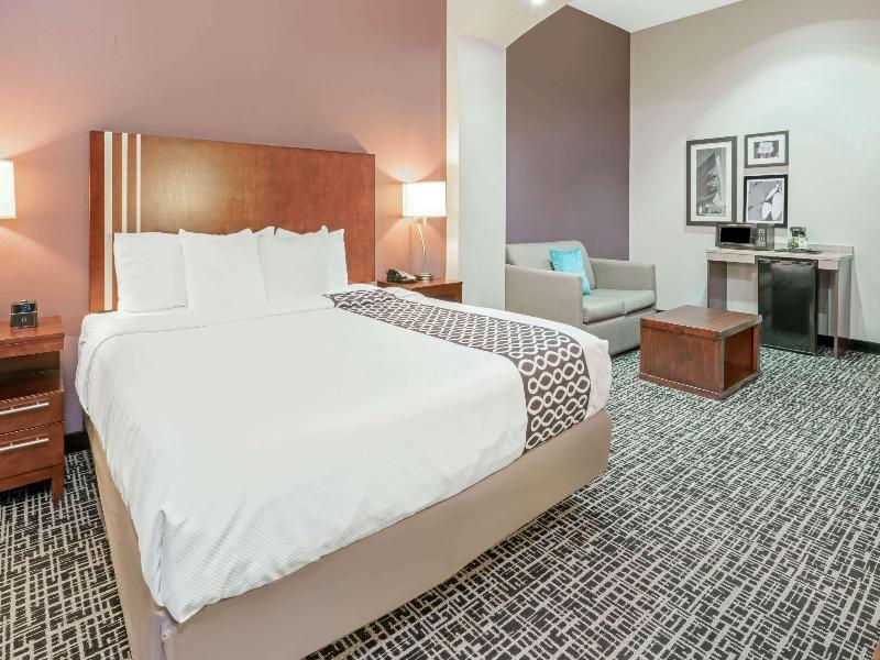 La Quinta Inn & Suites Yukon image