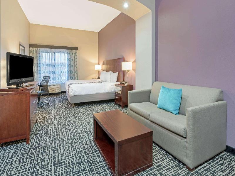 La Quinta Inn & Suites Yukon image