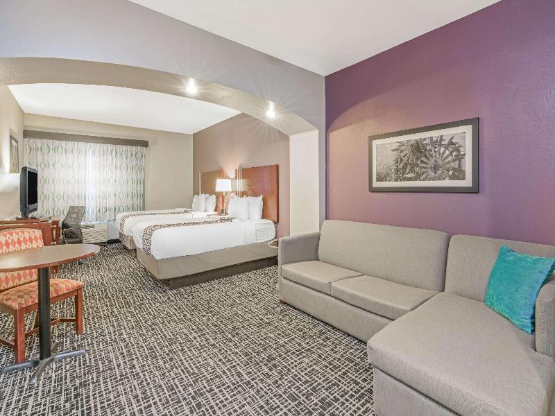 La Quinta Inn & Suites Yukon image