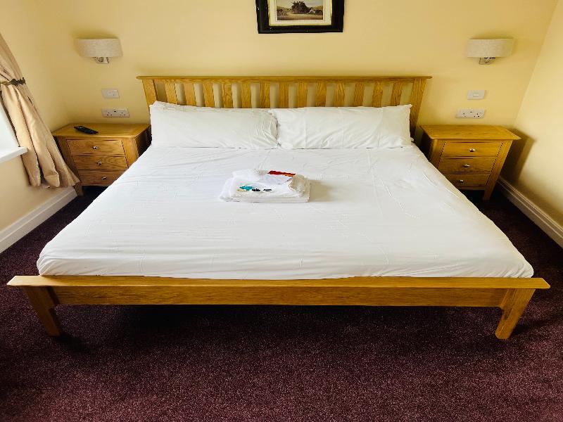 Crown and Cushion image