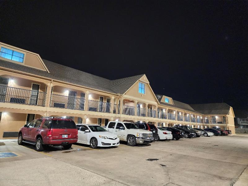 Executive Inn Northwest image