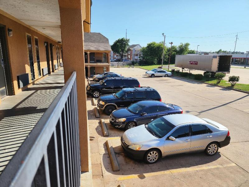 Executive Inn Northwest image