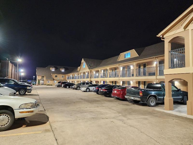 Executive Inn Northwest image