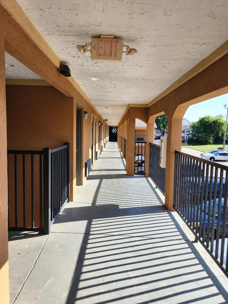 Executive Inn Northwest image