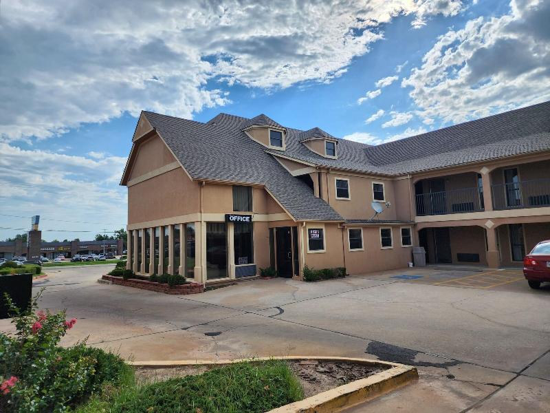 Executive Inn Northwest image