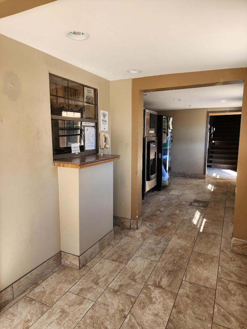 Executive Inn Northwest image 3