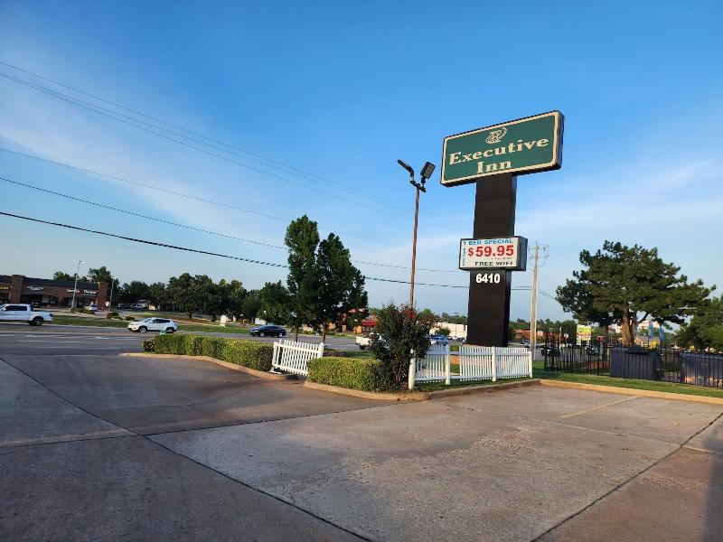 Executive Inn Northwest image 5