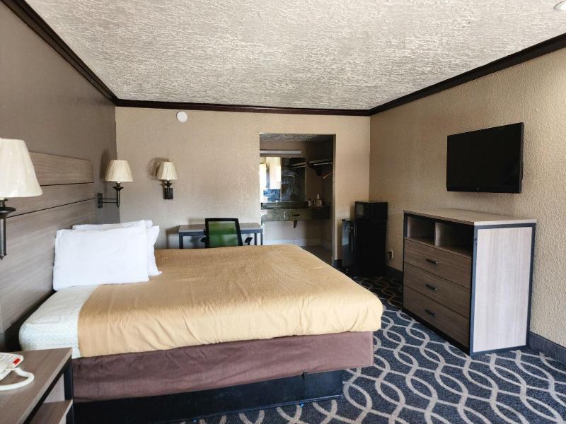 Executive Inn Northwest image 7