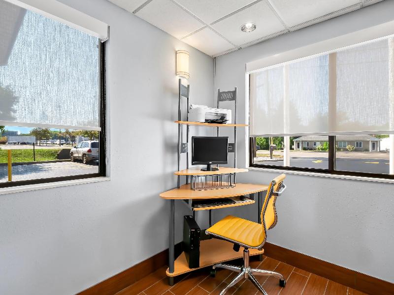 Days Inn by Wyndham Hillsdale image