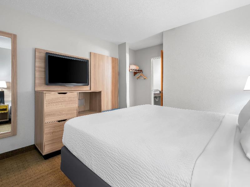 Days Inn by Wyndham Hillsdale image