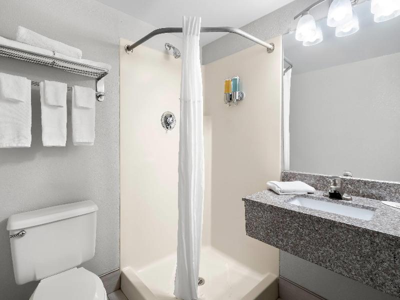 Days Inn by Wyndham Hillsdale image 1