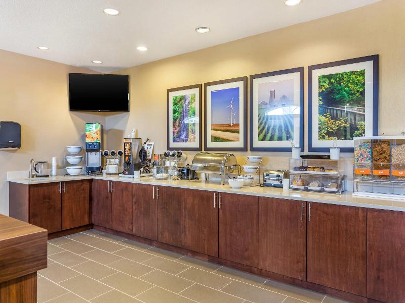 Baymont by Wyndham DeKalb