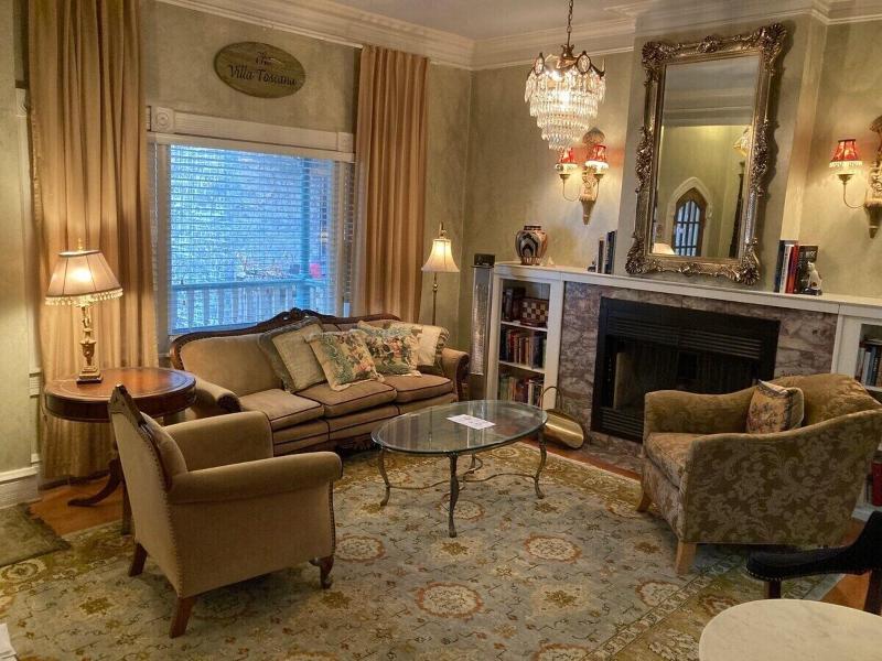 Villa Toscana Guest House B&B image