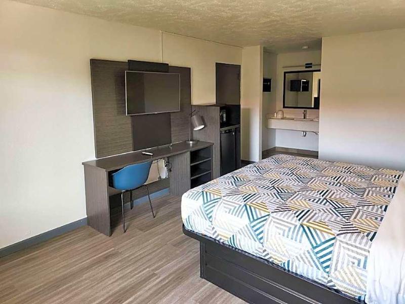 Economy Inn North Oklahoma City image