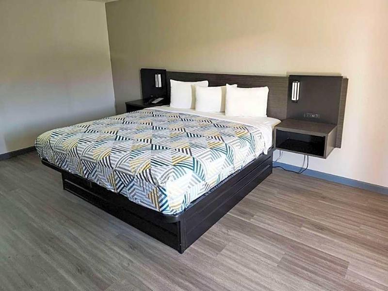 Economy Inn North Oklahoma City image