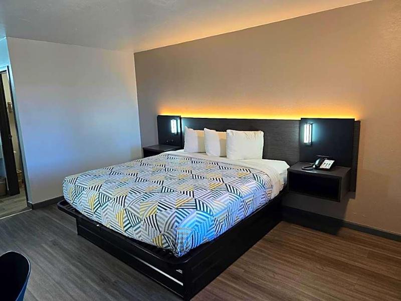 Economy Inn North Oklahoma City image
