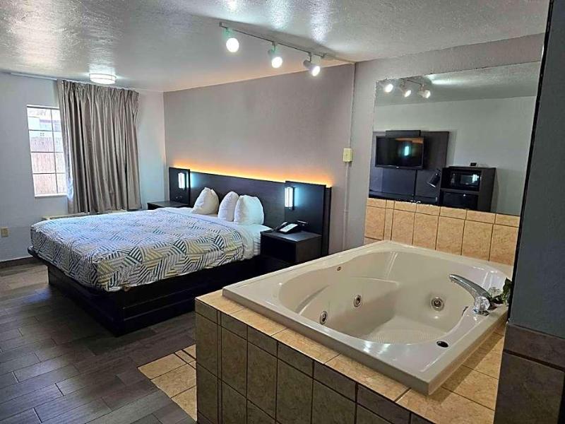 Economy Inn North Oklahoma City image