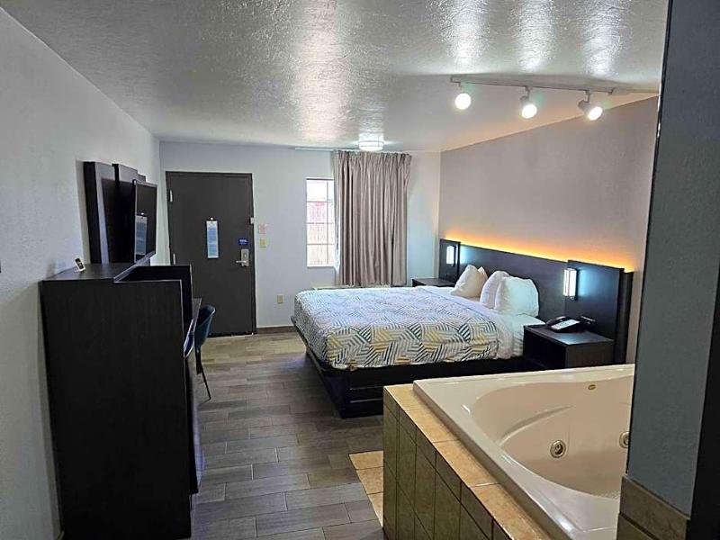 Economy Inn North Oklahoma City image