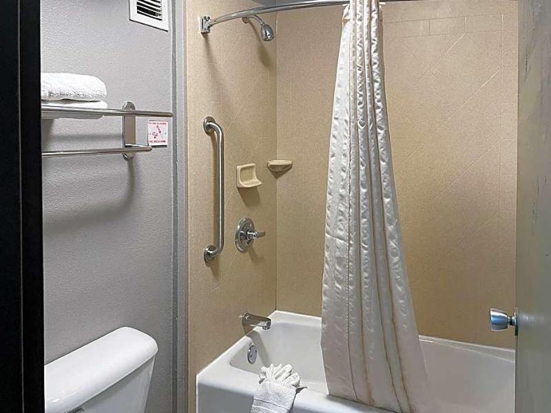 Economy Inn North Oklahoma City image