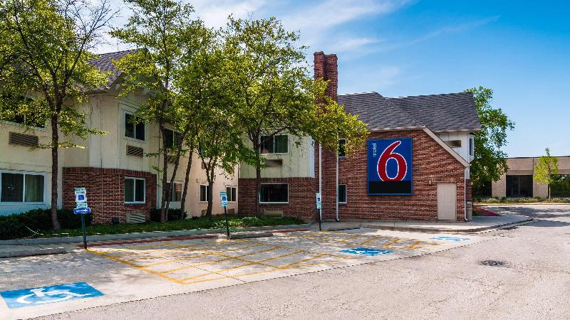 Motel 6 Chicago North Central-Arlington Heights image