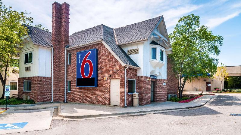 Motel 6 Chicago North Central-Arlington Heights image